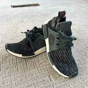 Adidas tennis shoes size 8.5